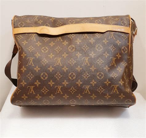 louis vuitton messenger bag monogram canvas abbesses|louis vuitton inventeur messenger bag.